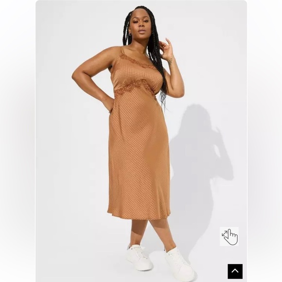 torrid Dresses & Skirts - Torrid Woven Jacquard Lace Trim Midi Dress size 2